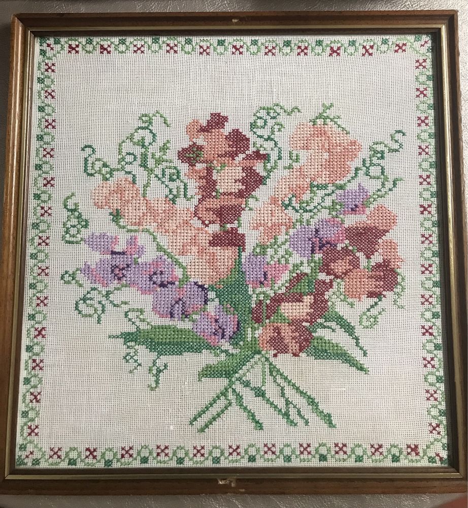 Quadros floridos/ flores em ponto cruz bordados à mão