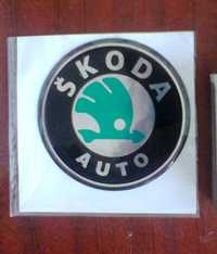 Наклейка с эмблемой Skoda.