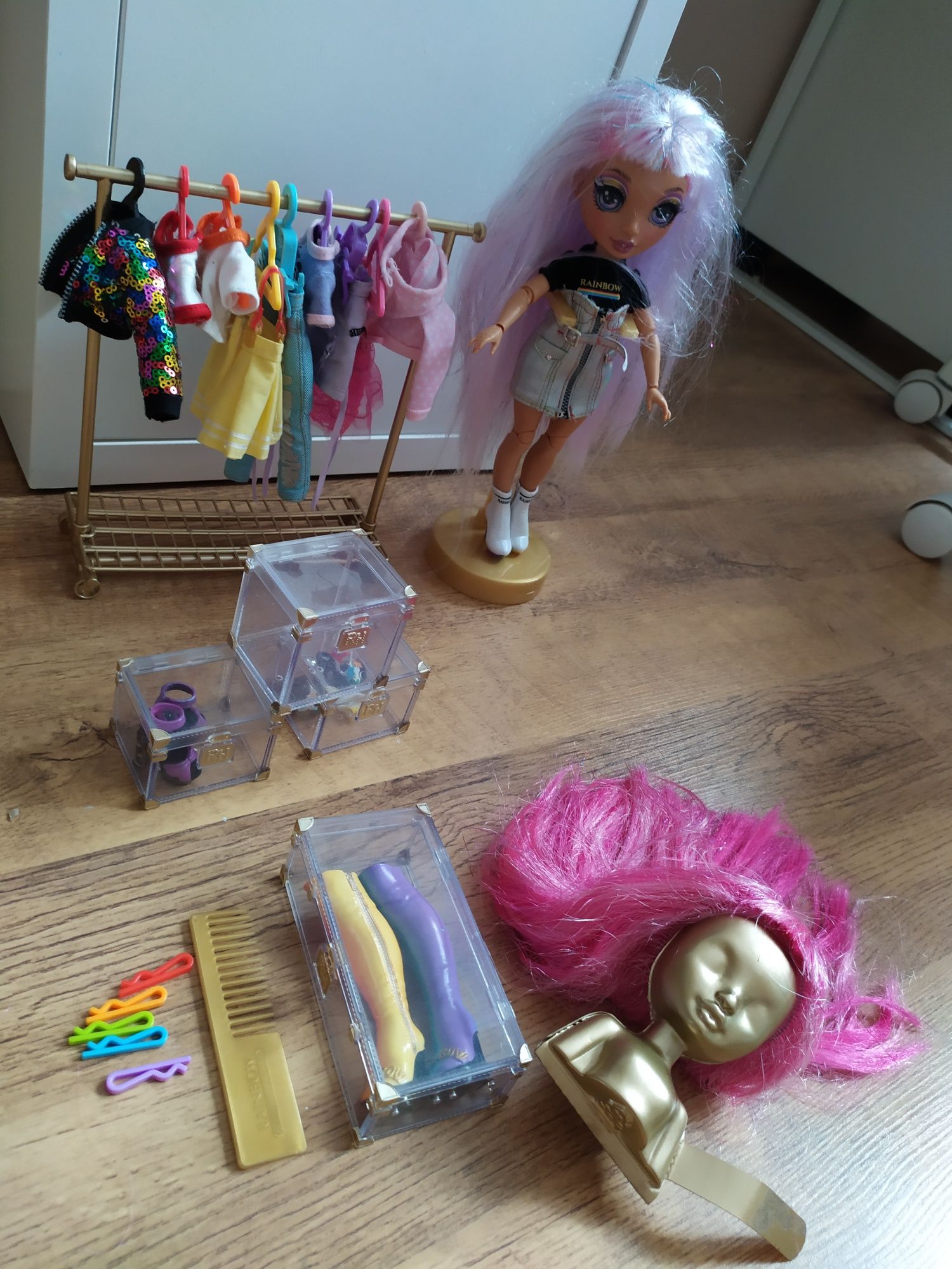 Avery Styles Rainbow High