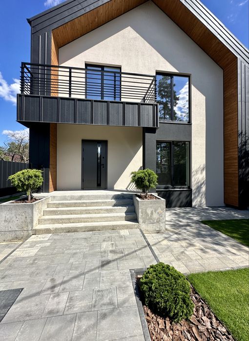 Продаж будинку з чистовим оздобленням та підвалом в Ірпені