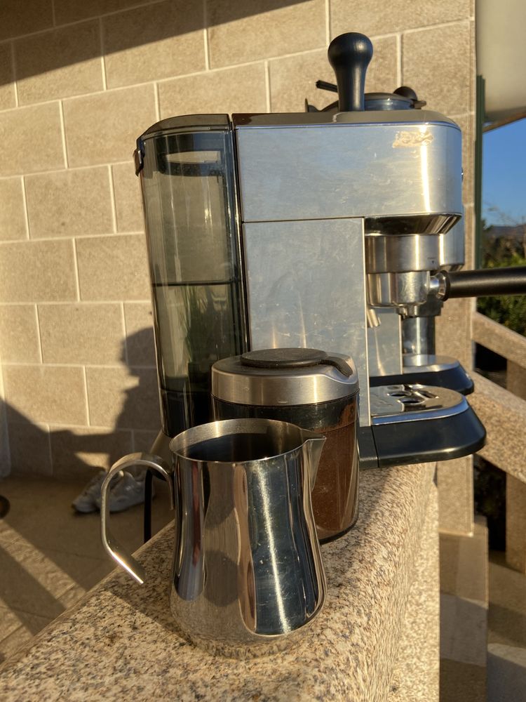 Máquina de Café LêLonghi com moinho
