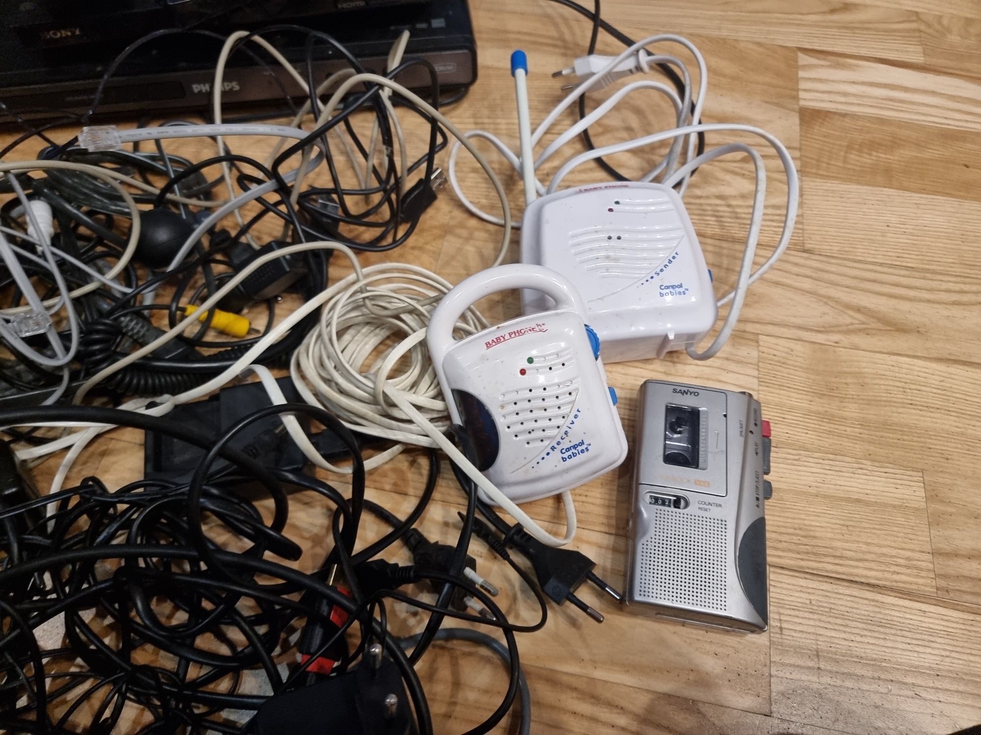 Sprzedam 2 DVD ładowarki elektroniczna nianie itp