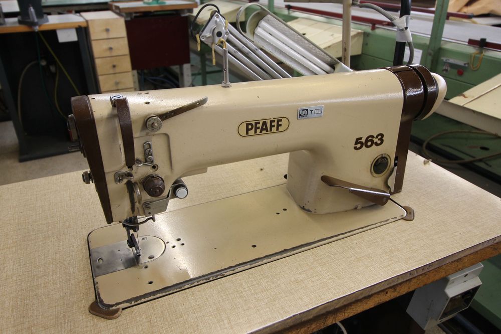 Máquina costura PFAFF 563