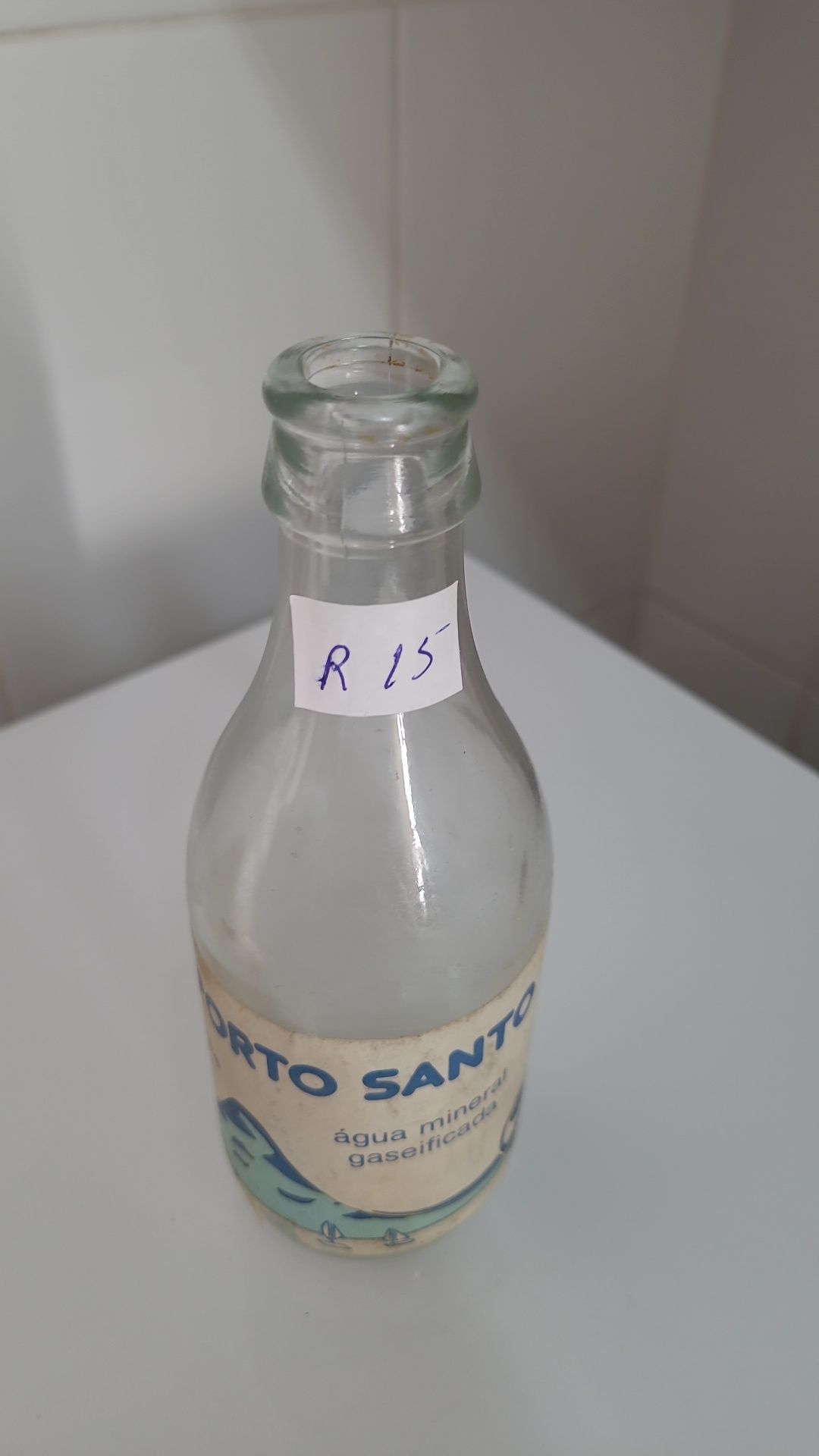 Antiga garrafa de Água Mineral do Porto Santo com rótulo papel 250cm3