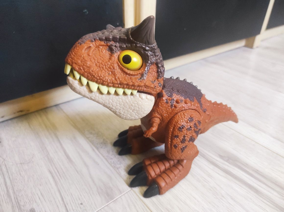 Jurassic World Karnotaur Toro Dino Gryz