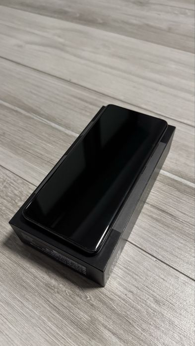 Samsung S21 Ultra 256/12Gb Czarny. Stan bardzo dobry. 5 etui i pudełko
