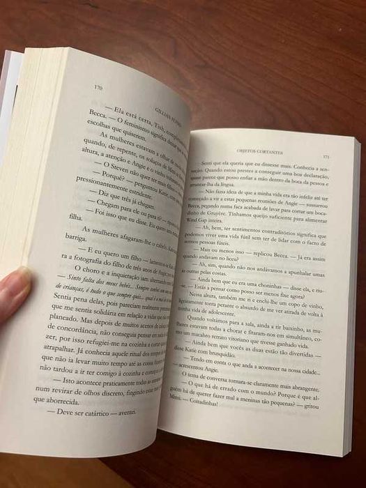 Objetos Cortantes, de Gillian Flynn