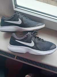 Nike revolution 4