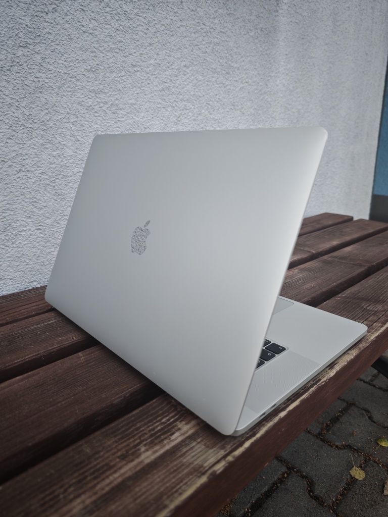 MacBook PRO A2141 I7 16gb ram  512gb 16 cali srebrny 190 cykli 2021
