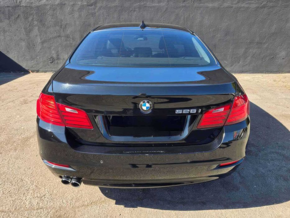 BMW 5 Series 528i      2015