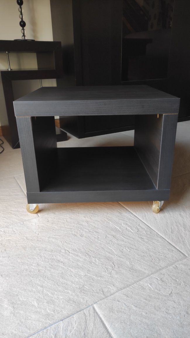 Mesa de centro ou apoio com rodinhas