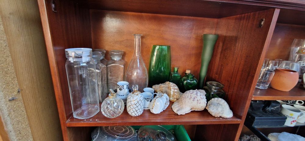 Várias peças de loiça