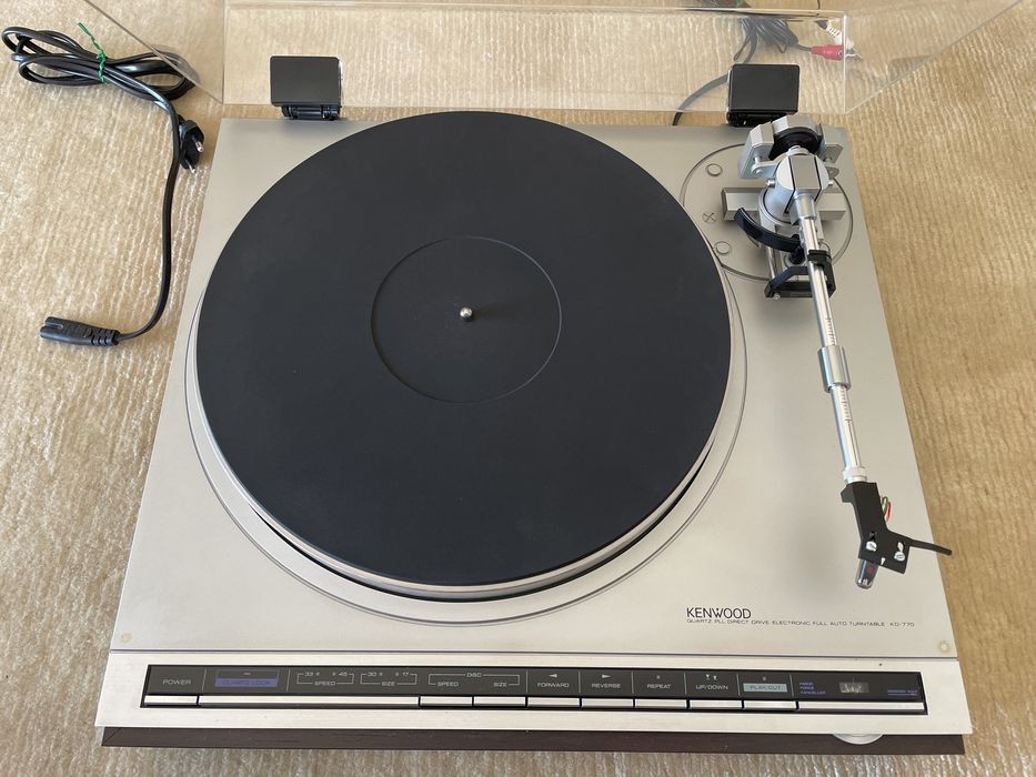 Gira-discos Kenwood KD-770