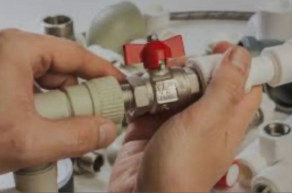 Усi види сантехнiчних послуг: вода, каналізація, установ.водяних станц