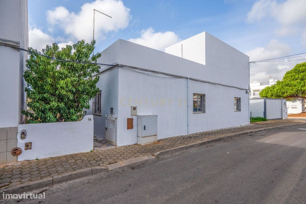 Moradia T4 em Estômbar, Lagoa - Oportunidade Única!