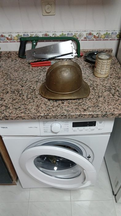Capacete antigo em cobre
