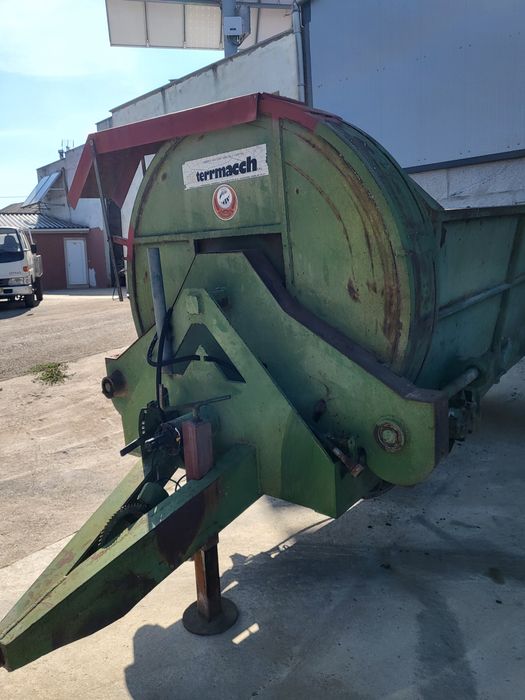 Reboque de espalhar estrume lateral