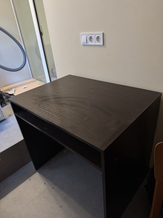 Компʼютерний стіл коричневий