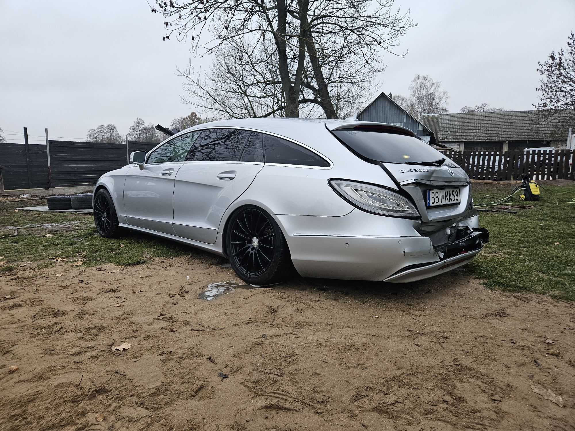 Sprzedawm CLS lift 2015 dobrze wyposażony uszkodzony