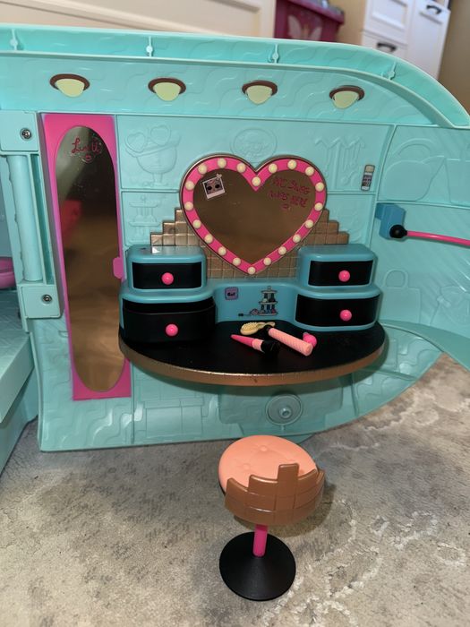 Автобус LOL, лялька в подарунок