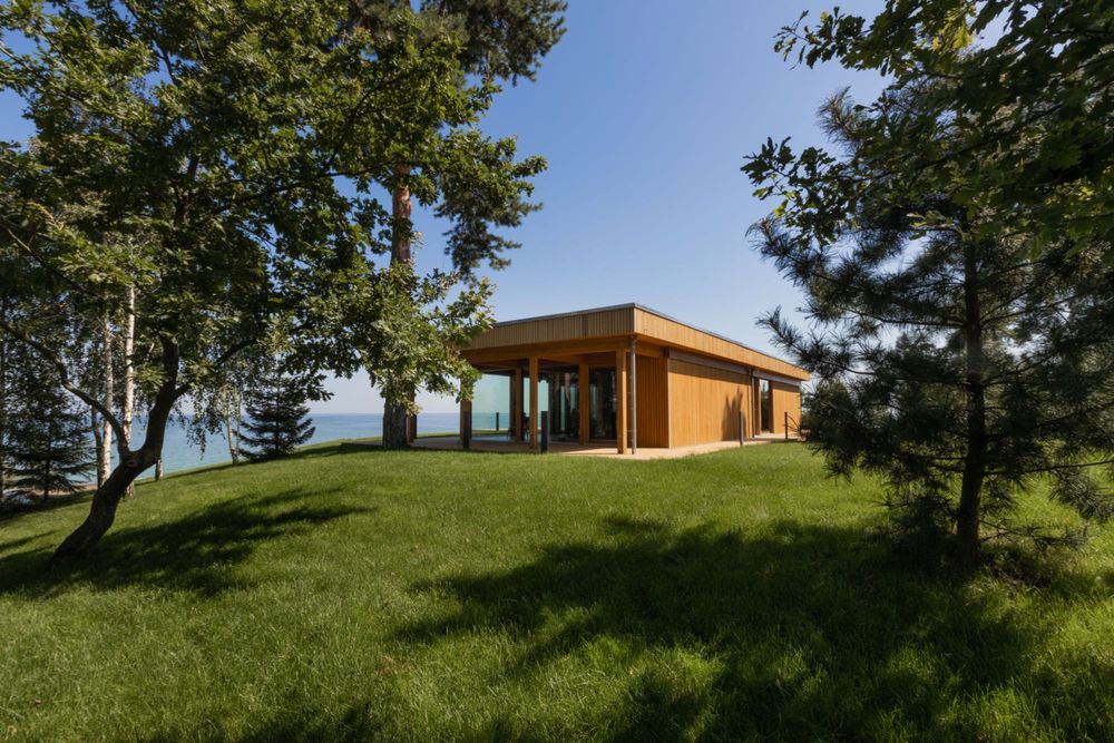 Дом-бункер Джеймса Бонда от KAGER на Киевском море за btc. Свой пляж!