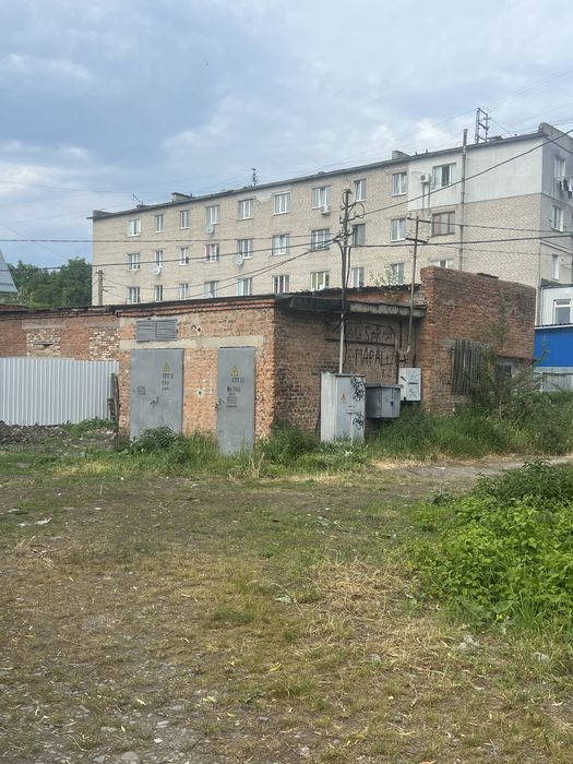 Продаж комерційного приміщення 220 кв.м на приватній  зем .4 сотки.