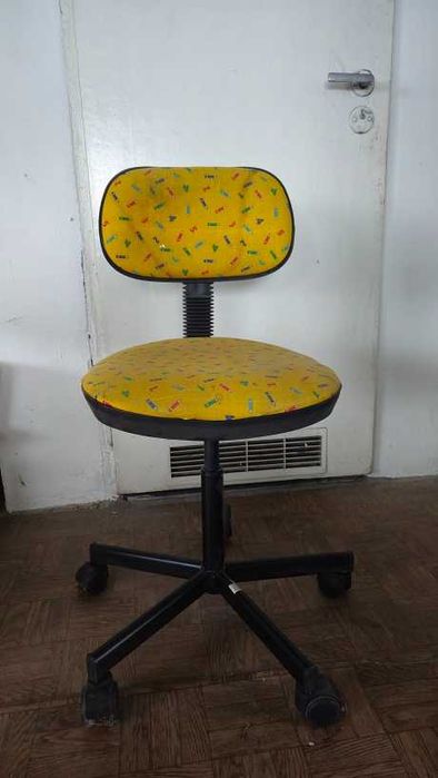 Fotel obrotowy do biurka dla dziecka