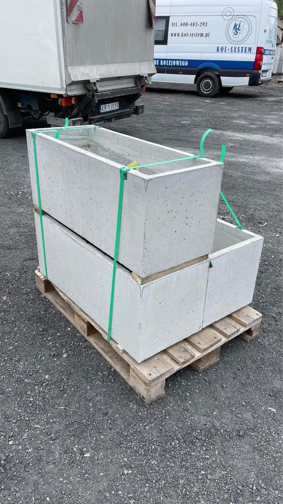 Donica betonowa , architekroniczna 120x50x50