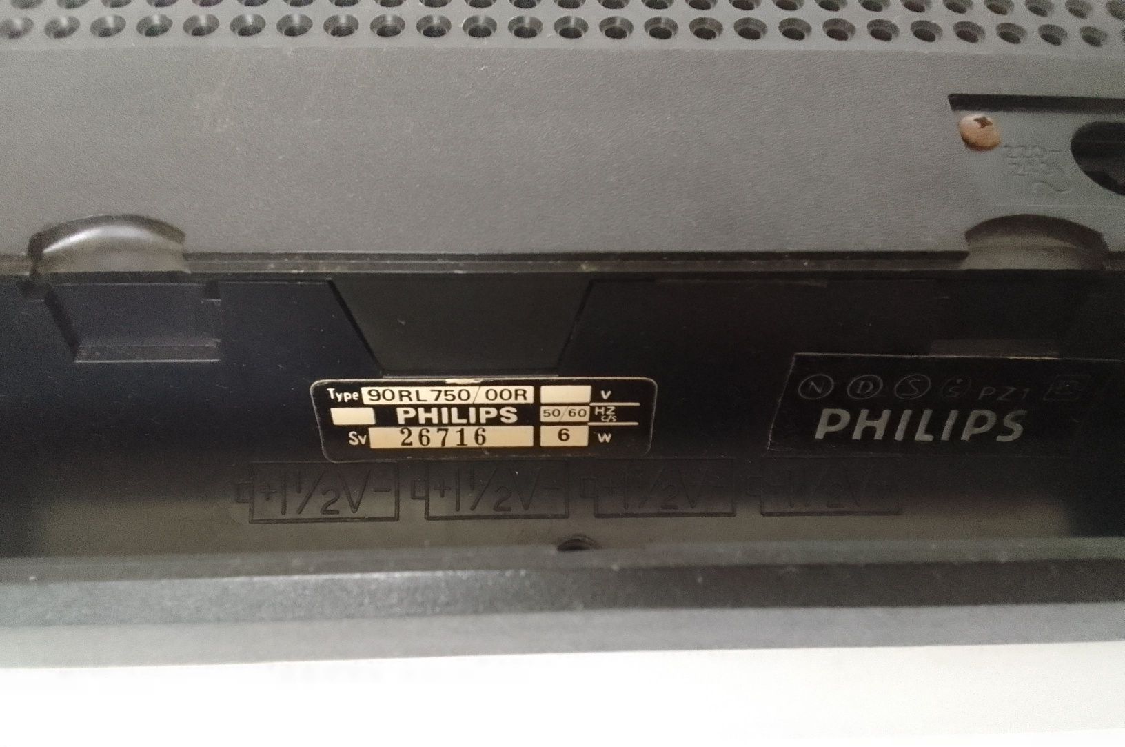 Rádio Philips 90RL 750/00R