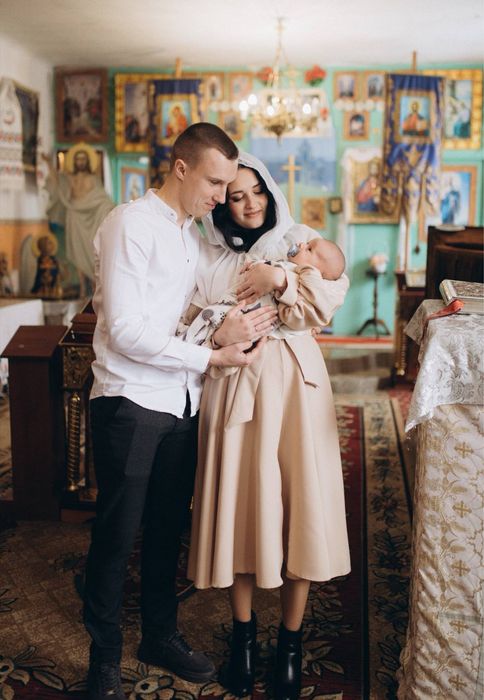 Бежева сукня з вишивкою