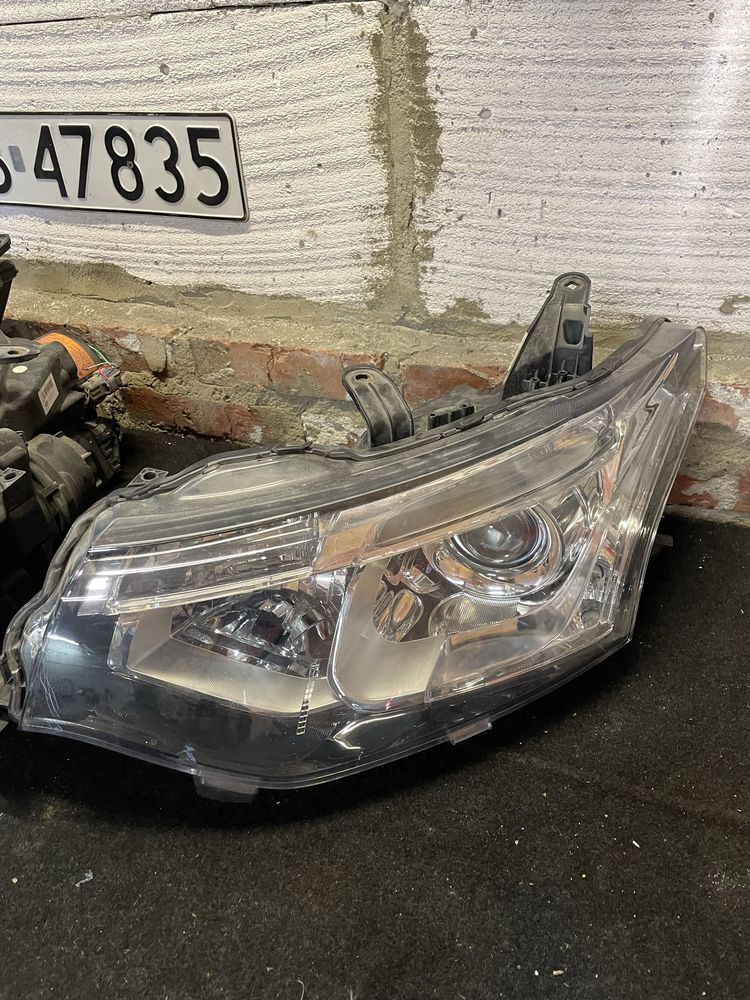 Передня фара ліва / права MITSUBISHI OUTLANDER 3, ксенон, 8301c2-04,