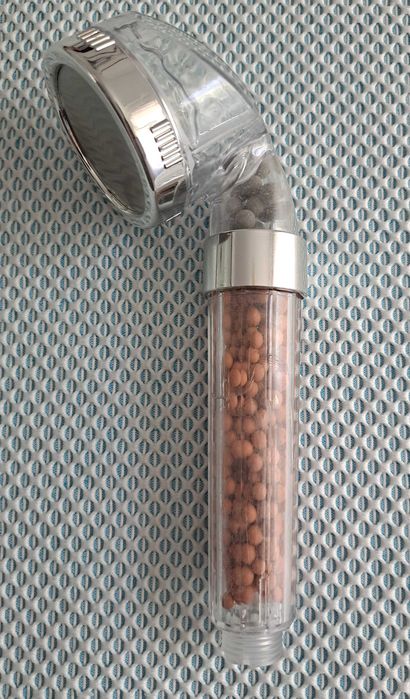 Chuveiro com 3 jatos, filtro iónico e função anticalcário