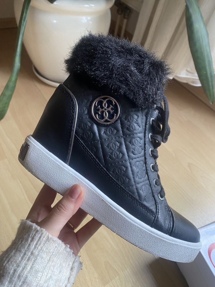 Guess koturny sneakersy z futerkiem 38