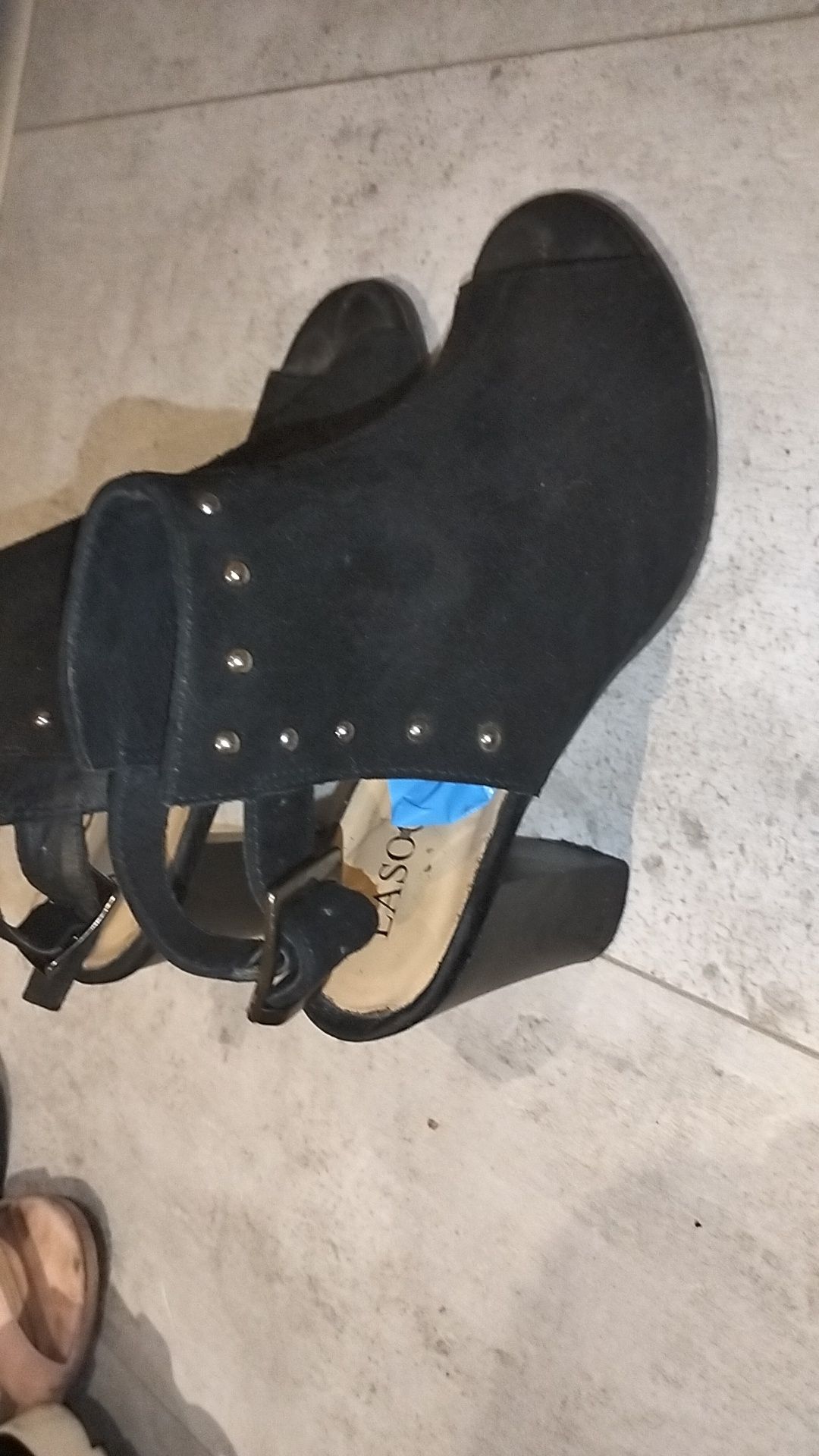 Buty obcas , koturna , botki