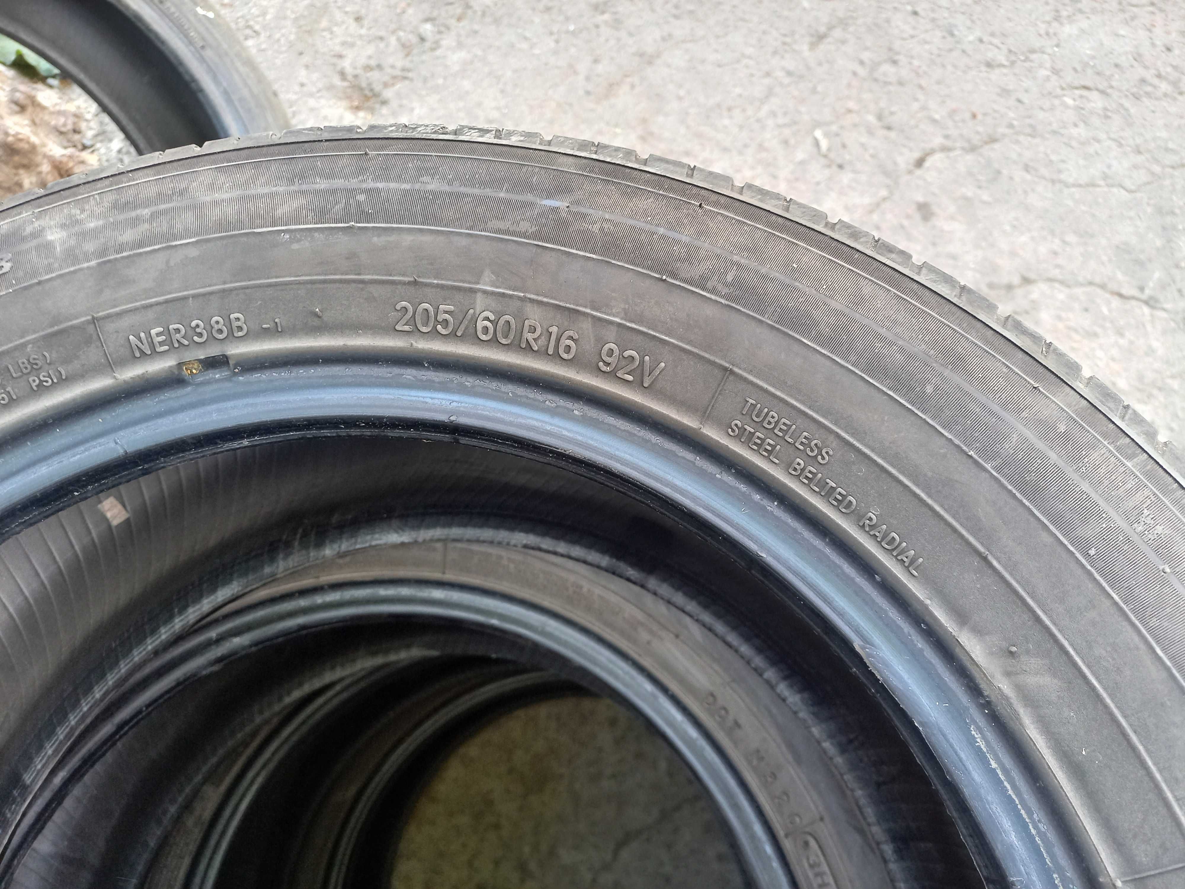 Продам резину 205/60R16 в хорошем состоянии