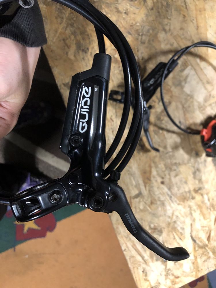 Grupo XT e travões Sram Guide e shifter SLX