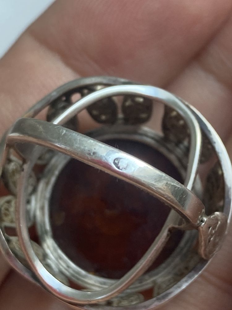 Srebrny pierścionek z bursztynem Imago Artis.