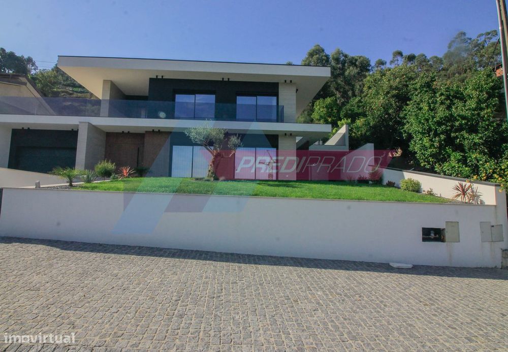 Fantástica Moradia T4 com piscina em Nevogilde, Vila Verde!