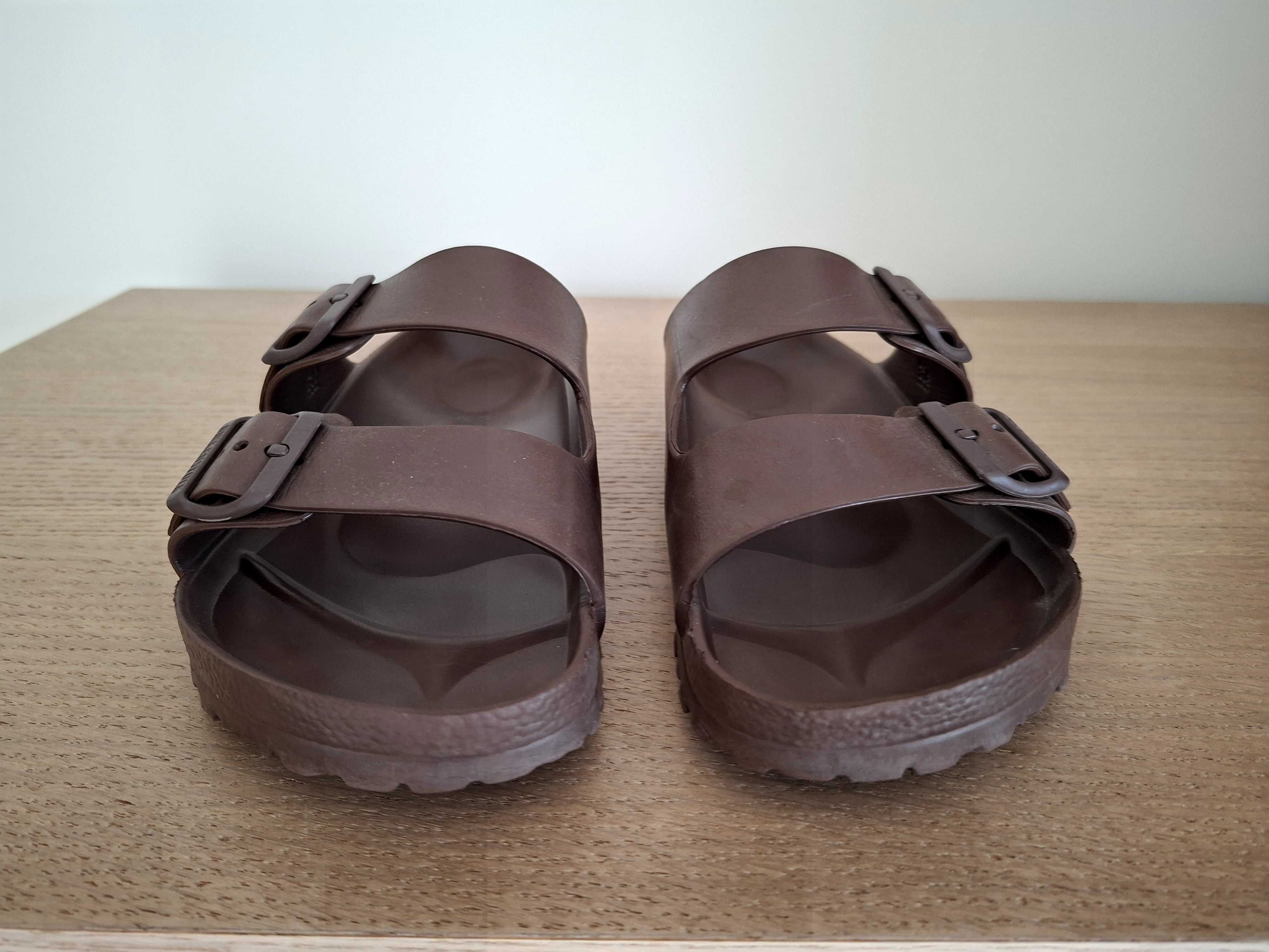 Sandálias Birkenstock Castanhas