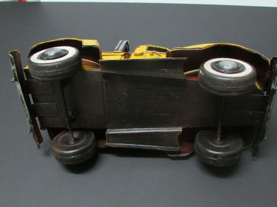 Carro antigo desempanagem - artigo artesanal feito em chapa (vintage)