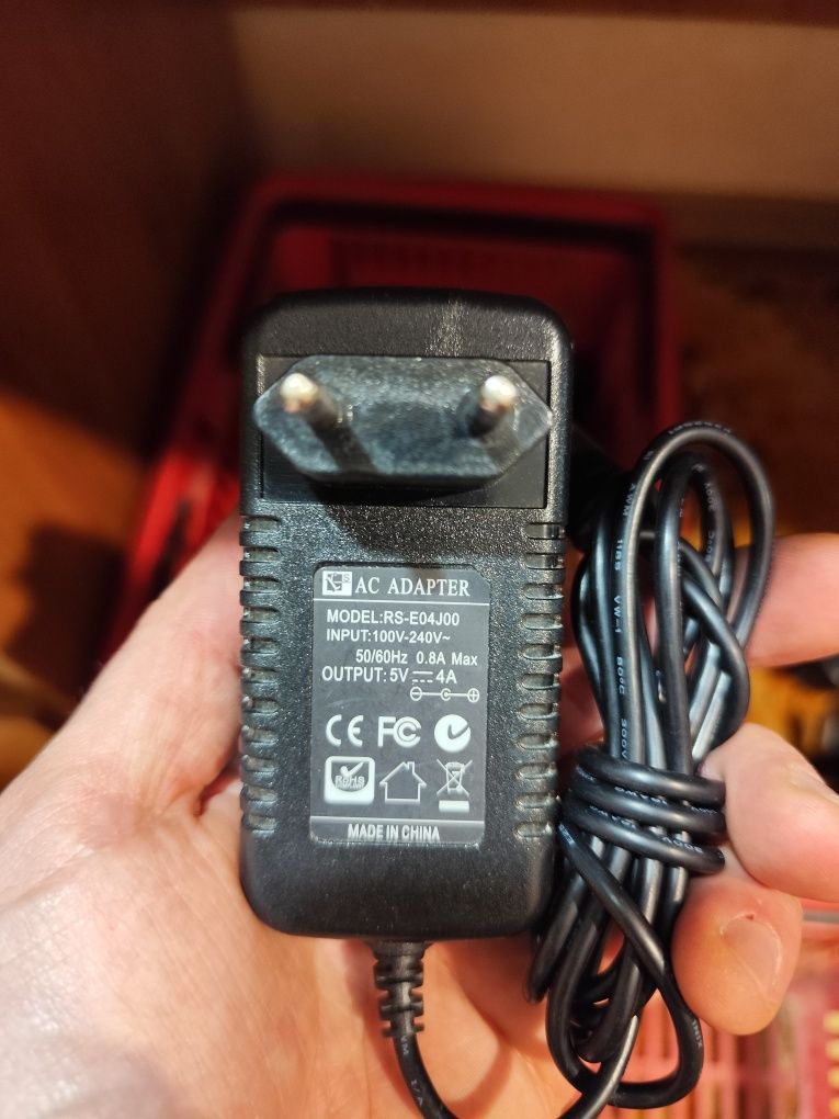 блок питания 5V/4-3A 12V/2-3.3A, э різні штекери вольтажі/амперажі