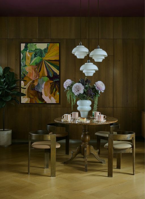 Okrągły stół Vintage z litego drewna, blat z forniru .