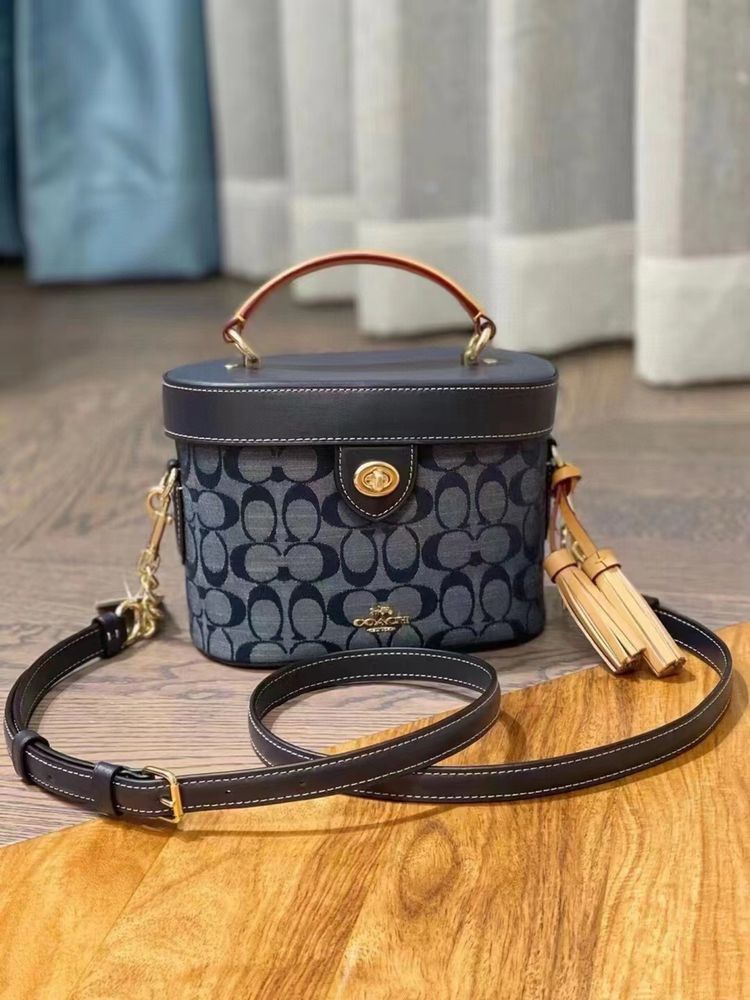 Стильна новинка від Coach!