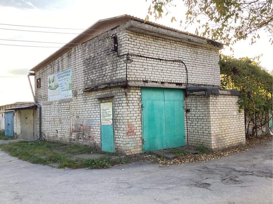 Продам гараж біля озера . Цегляний , високий .