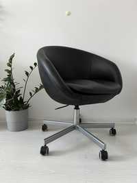 Fotel czarny IKEA krzesło obracane SKRUVSTA