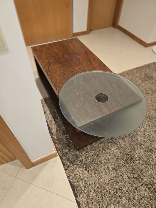 Mesa de apoio em Sucupira e vidro