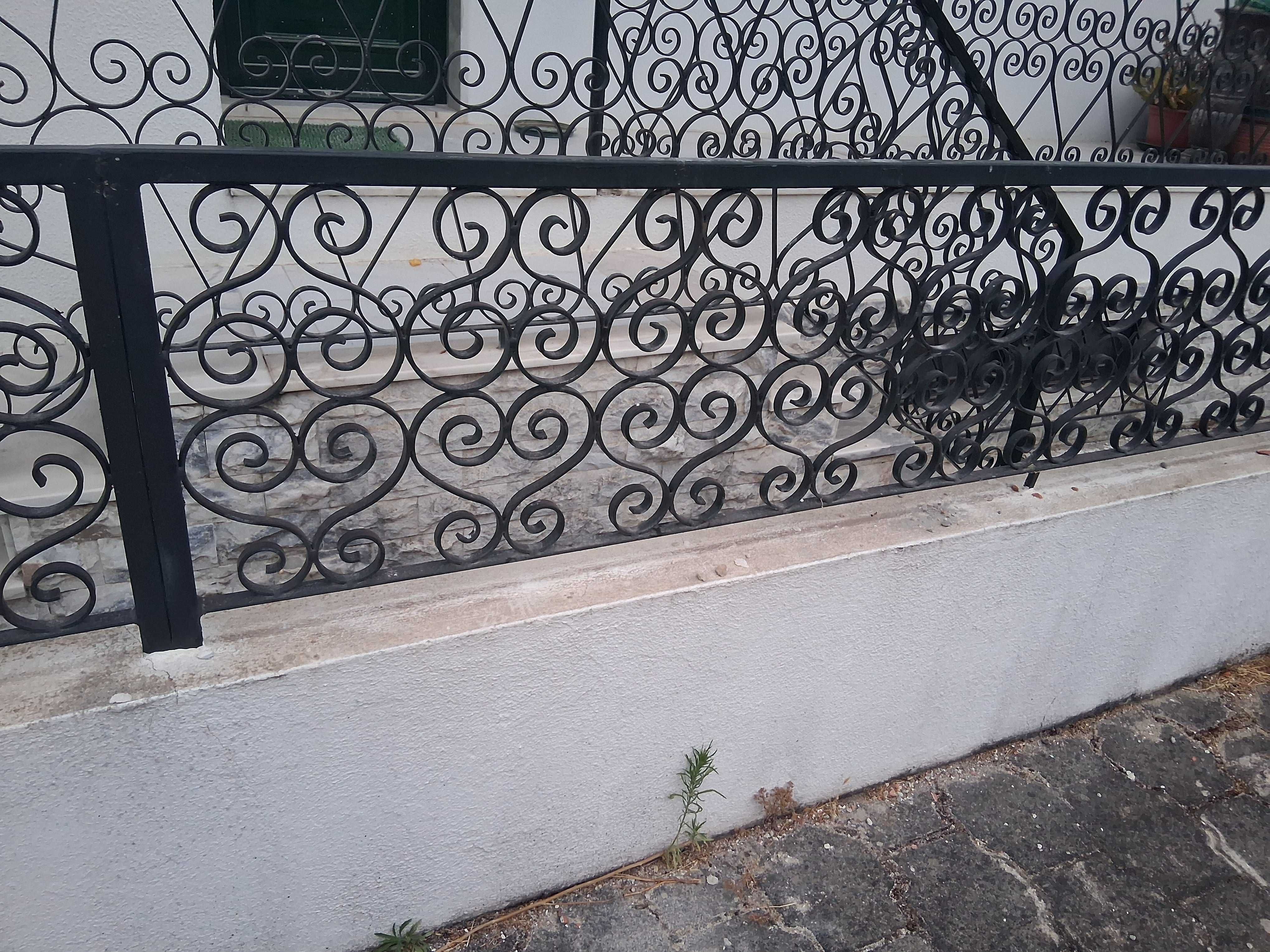 Vedacao e portao em ferro