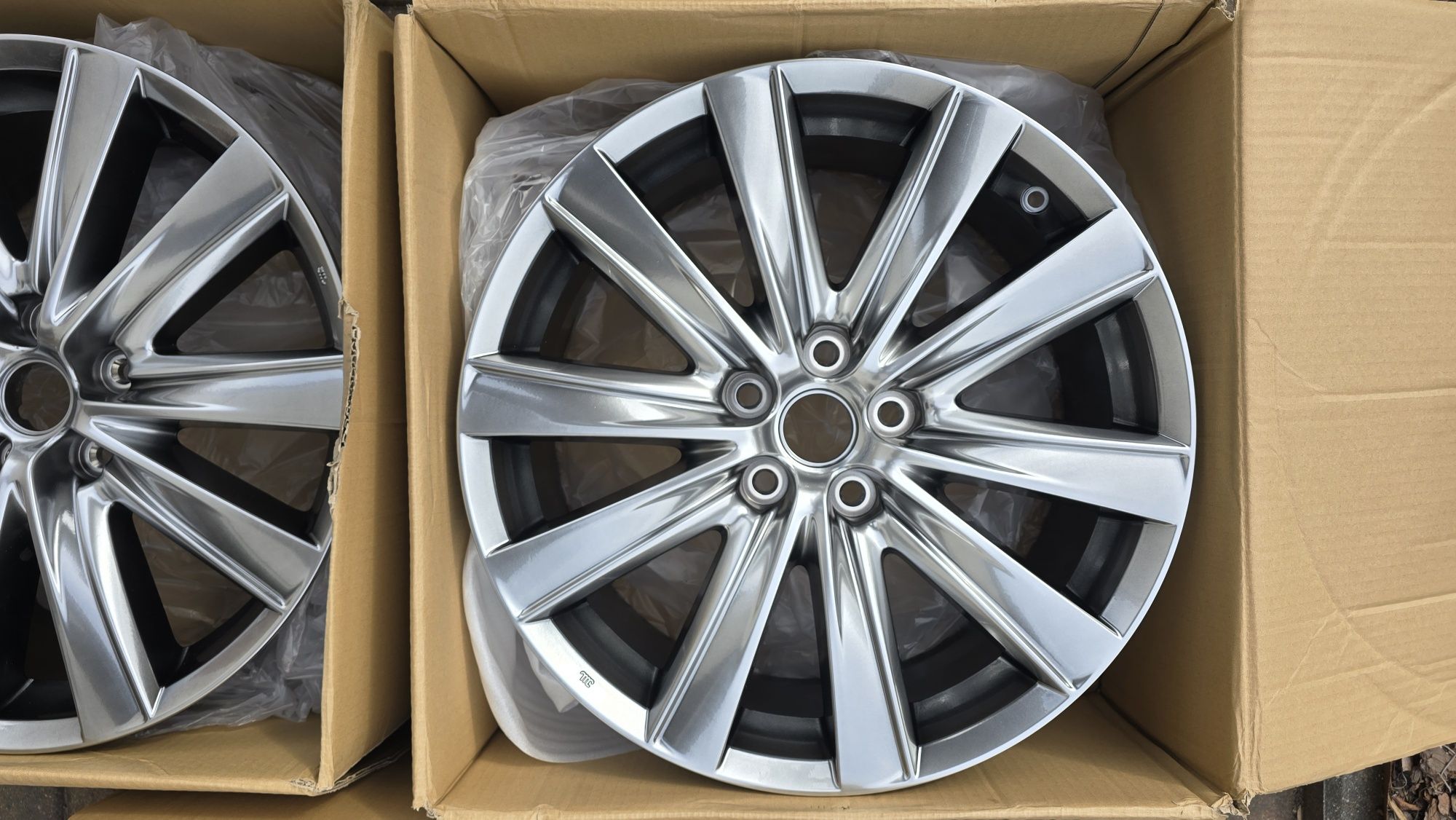 Dwie felgi Mazda 6 19" Nowe (zostały dwie)