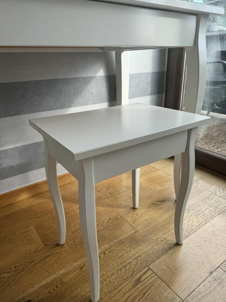 Toaletka biała HEMNES + taboret
