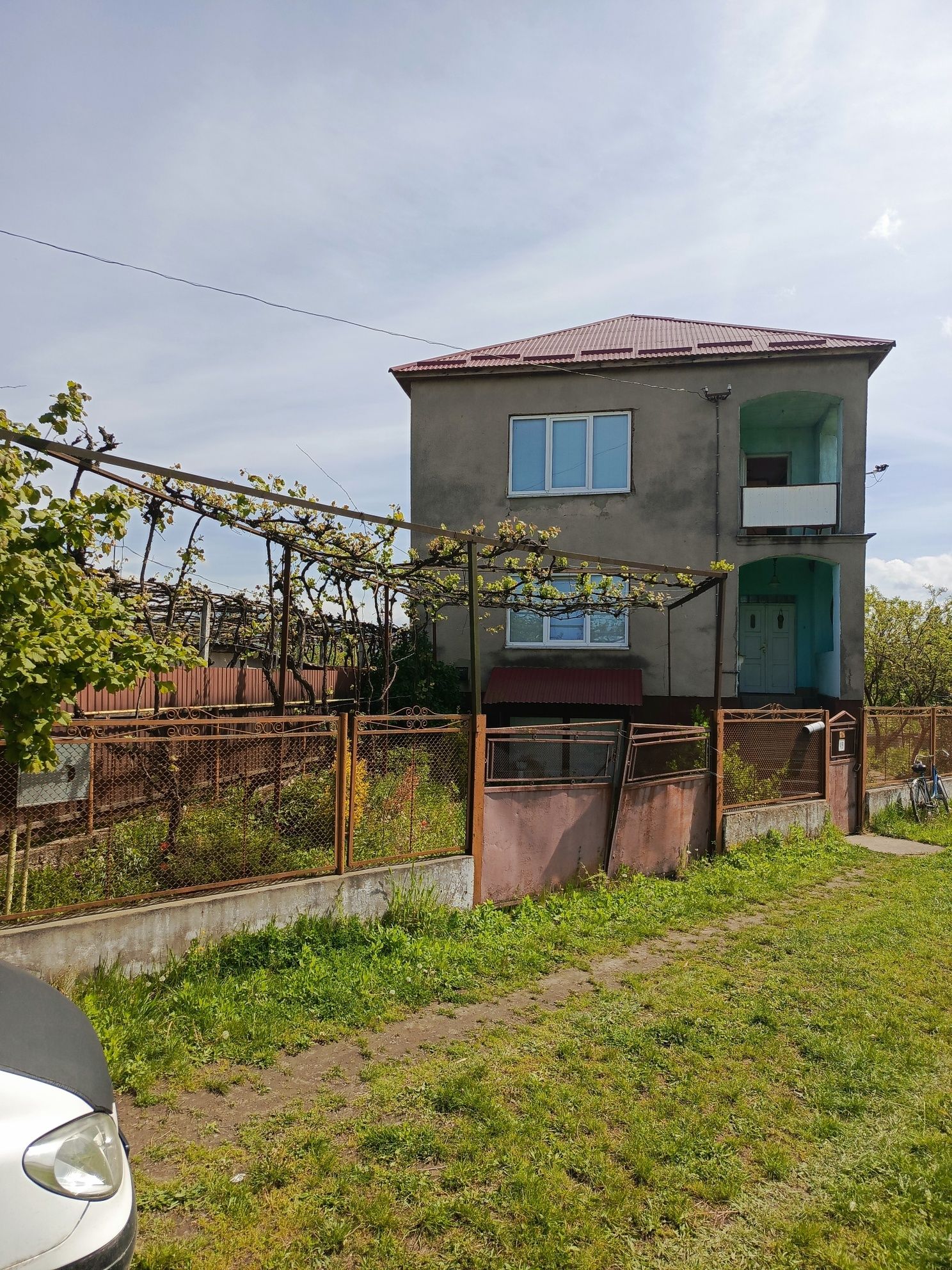 Продам двоповерховий будинок в смт Королево